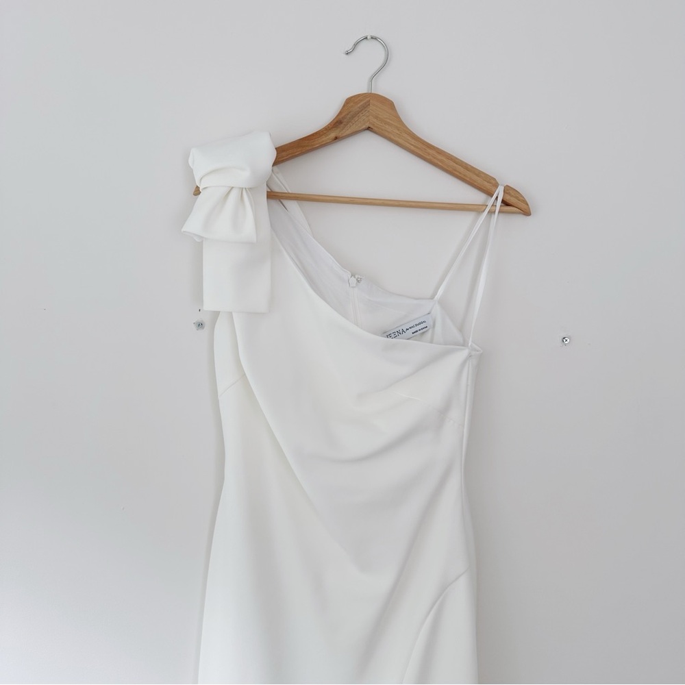 NEW Mac Duggal Women’s Leena White Bow-Shoulder Jersey Sheath Gown - Picture 4 of 16